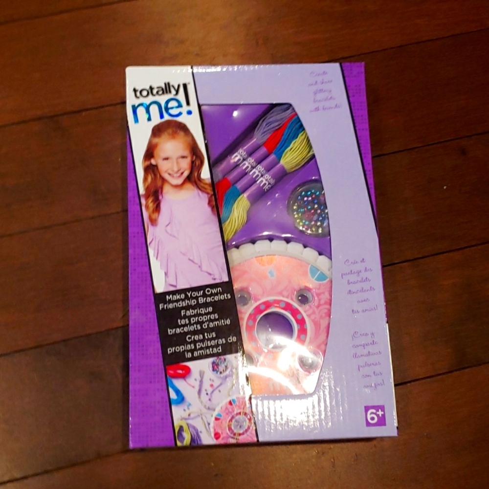 Totally me friendship bracelet maker